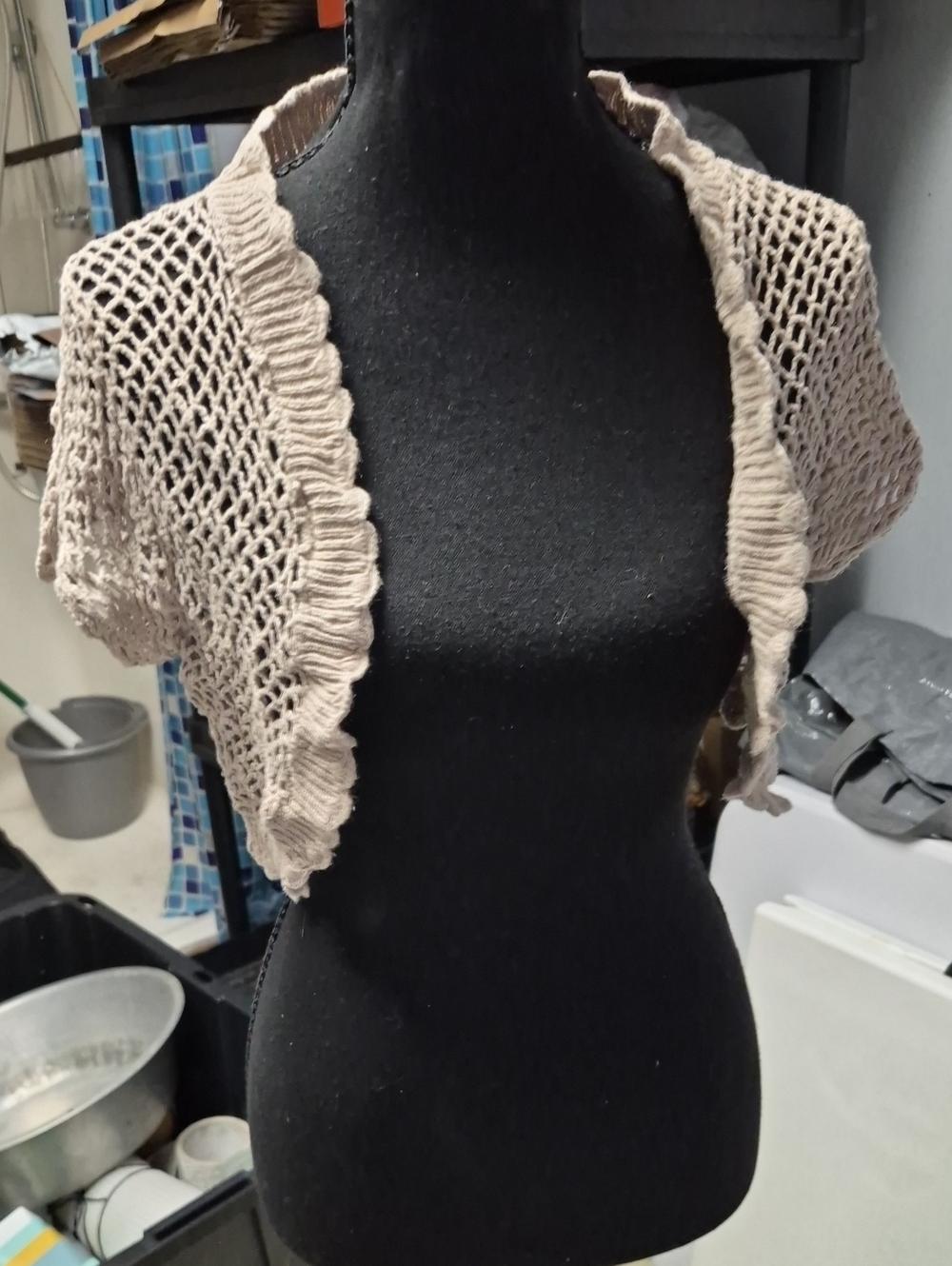 Derek Heart Open-Knit Short Sleeve Crochet Bolero in Light Taupe
